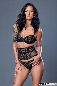 18 crazy hotwife puts on show for hubby 2025